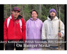 Jerry Kohlmeister, Delilah Saunders et Billy Gauthier ont fait une grève de la faim pour que les gouvernements exigent que l’inondation soit faite de manière sécuritaire. Jerry Kohlmeister, Delilah Saunders et Billy Gauthier ont fait une grève de la faim pour que les gouvernements exigent que l’inondation soit faite de manière sécuritaire.