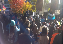 Des membres du STTP, qui se trouvaient à Ottawa pour participer à la conférence « Debout! » sur les droits de la personne, les ont rencontrés lors d’un rassemblement, et ils leur ont offert leur soutien (photo).