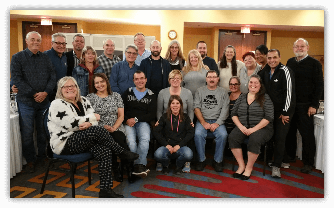 (Photo) Du 24 au 28 octobre dernier, 18 consœurs et confrères de toutes les régions du pays se sont réunis à Ottawa pour jeter les bases de notre réseau national de déléguées sociales et délégués sociaux. (Photo) Du 24 au 28 octobre dernier, 18 consœurs et confrères de toutes les régions du pays se sont réunis à Ottawa pour jeter les bases de notre réseau national de déléguées sociales et délégués sociaux.