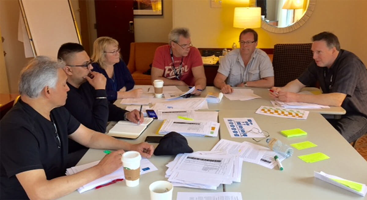 « Membres travaillant aux revendications des groupes 3 et 4 dans le cadre des négociations. »